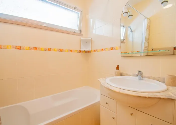 Casa Ocean Breeze, Two Bedrooms, 100m From The Beach! *