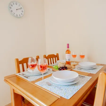 Casa Ocean Breeze, Two Bedrooms, 100m From The Beach! * Portimao