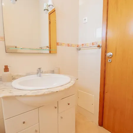 Casa Ocean Breeze, Two Bedrooms, 100m From The Beach! Portimao